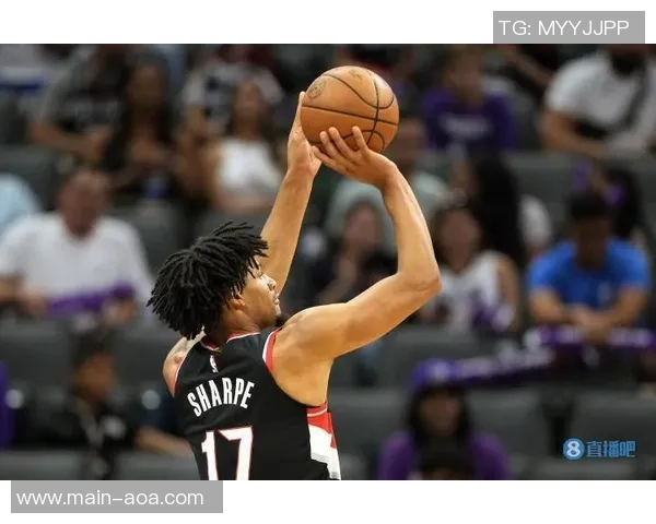 比卢普斯称赞夏普攻守兼备称其能应对高强度对抗挑战