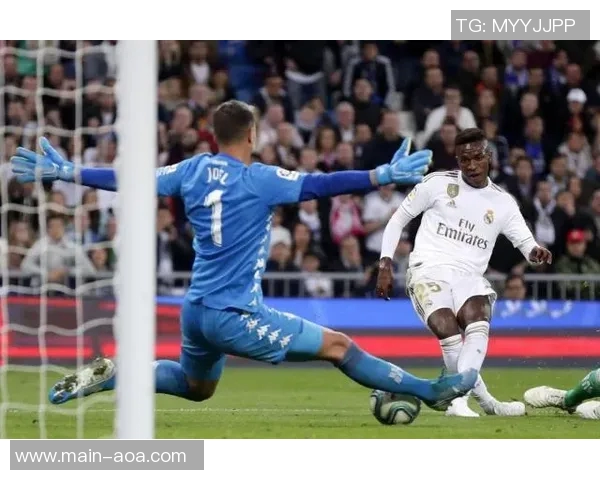 维尼修斯对阵贝蒂斯表现乏力能否在进攻中扛起大旗引发关注