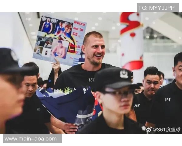 杨瀚森与阿夫迪亚场边亲密互动引发球迷热议