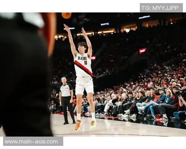 杨瀚森坦言今日发挥平平期待底角获得更多传球并称自己在移动上有所进步